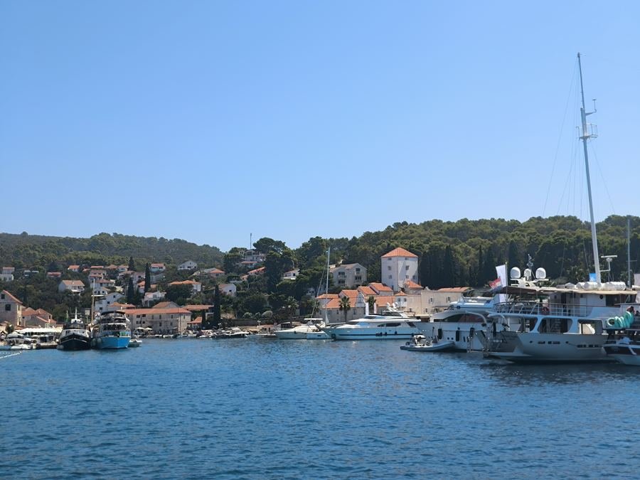 Krknjaši day trip aboard the catamaran Mariano