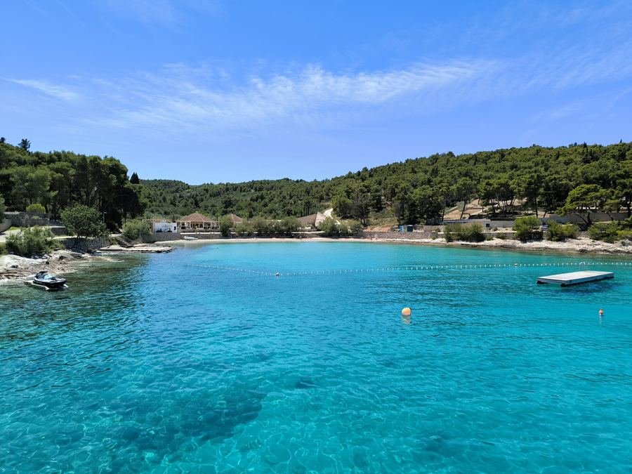 Turquoise swimming bay with a beach bar on the shore